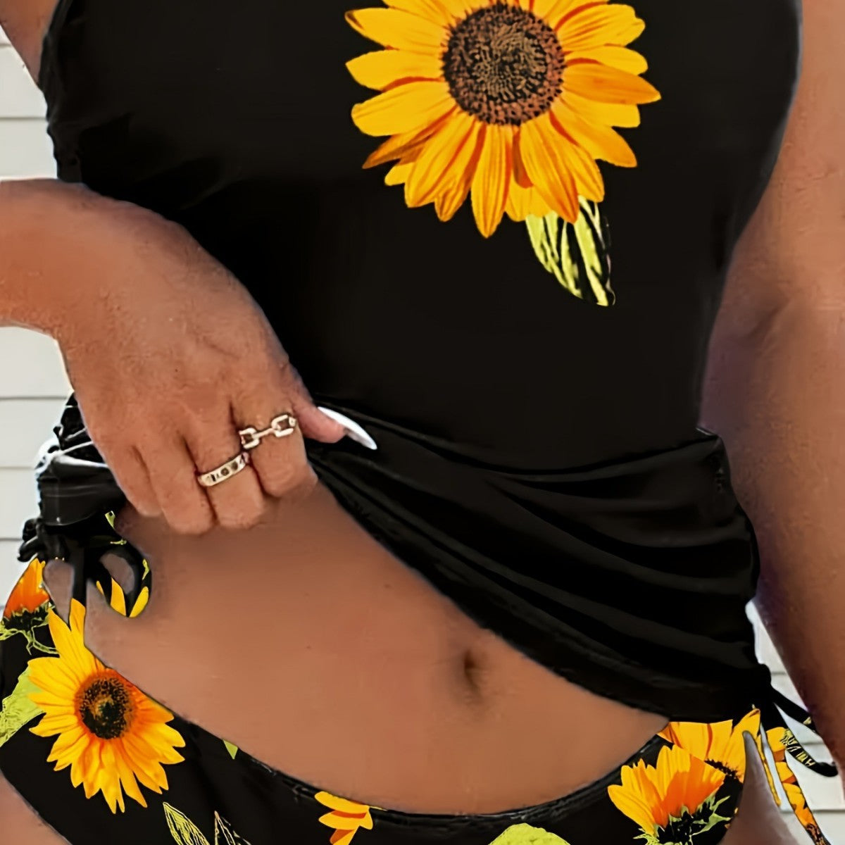Wholesale Halter neck two-piece drawstring sunflower print swimsuit
